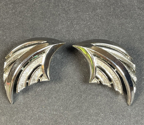 Vtg crown trifari silver fan - vtg,