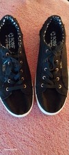 Ladies Black Skechers Bobs Sneakers Size 5.5 Preowned Great Condition