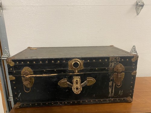 Old vintage trunk - old,