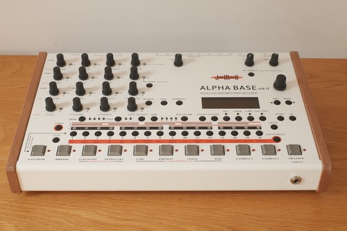 Jomox alpha base mk2 - base, analog