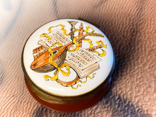 Lute musical instruments