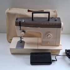 Singer 7101 Electric Portable Sewing Machine with Original Cover
