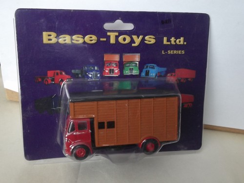 Base toys x11 - toys, leyland