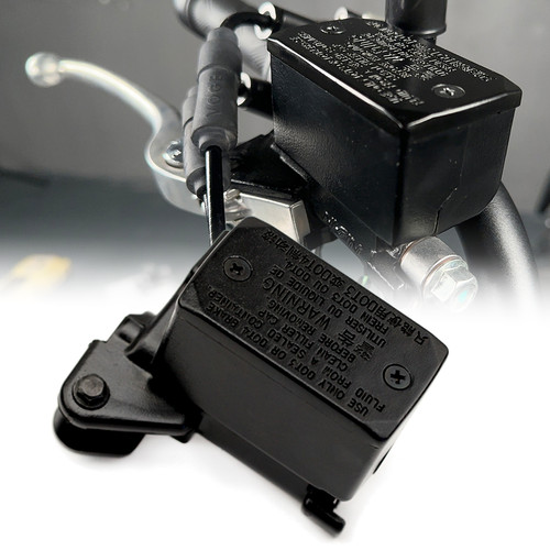 Front brake master cylinder - front,
