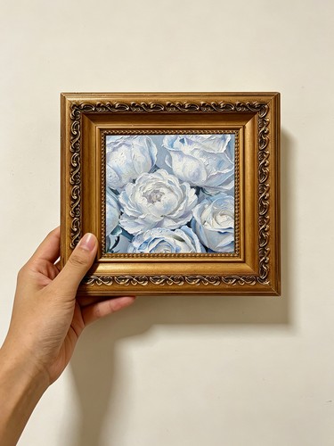 Blue white roses - white,