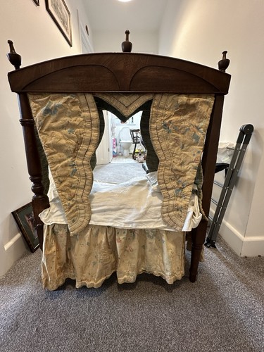 Antique oak doll bed - ,