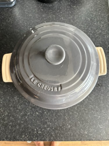 Creuset casserole dish - dish, dark