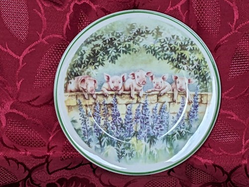 Fenton china piglet - fenton,