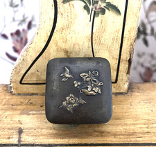 ANTIQUE JAPANESE MEIJI SMALL HINGED TRINKET/PILL/STAMP BOX. BRASS/COPPER. C1900