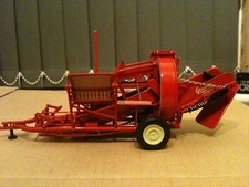 universal hobbies grimme potato harvester implement 1/32 scale