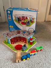 BIGJIGS Five Way Engine Shed