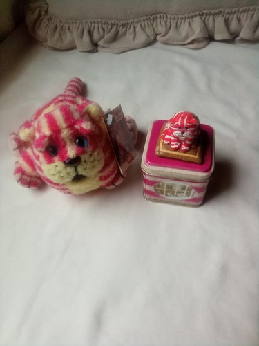 Bagpuss beanie and tin - bagpuss,
