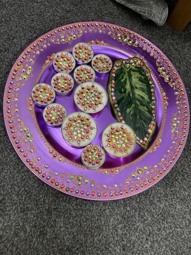 Mehndi set includes - set,
