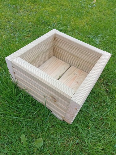 Two square wooden garden - ",
