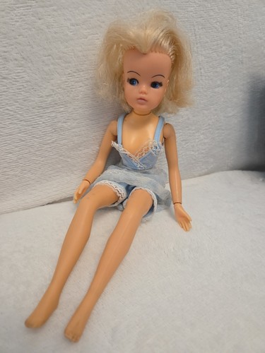 Sindy blonde with active - sindy,