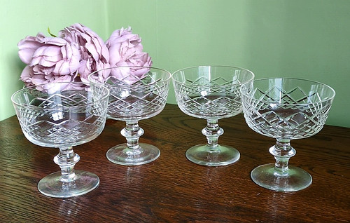 Set beautiful cut - 4, glass