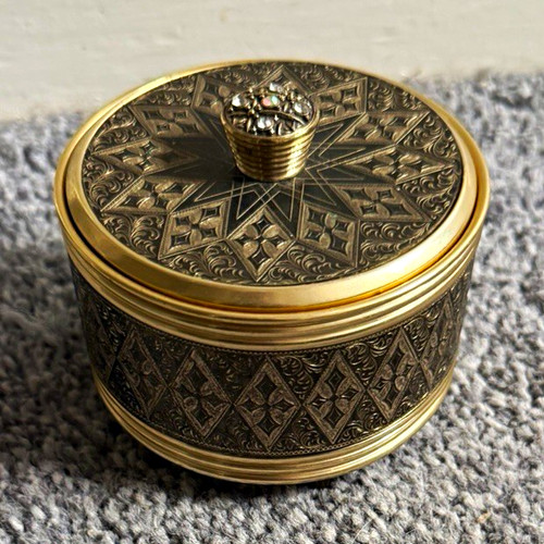 Vintage ornate metal powder