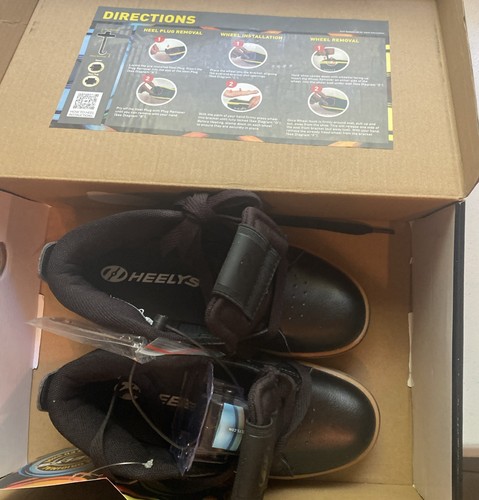 New heelys wheeled - new, shoes