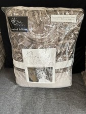 STUNNING KYLIE MINOGUE LUXURY