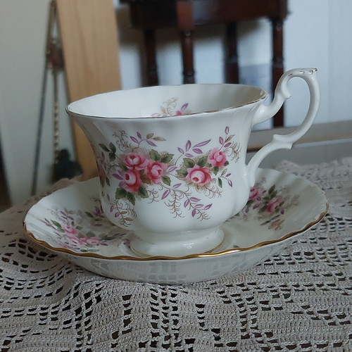 Royal albert bone china - royal,