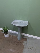 Retro Vintage Pedestal Sink-