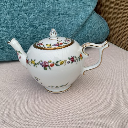 Lovely a museum - v,