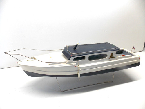 Vintage cabin cruiser cruisin - vintage,