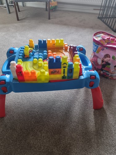 Mega bloks table and - mega,