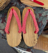 Japanese wood sandal for girl - wood,