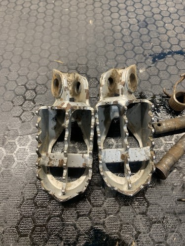 Kawasaki 2017 foot pegs - kawasaki,