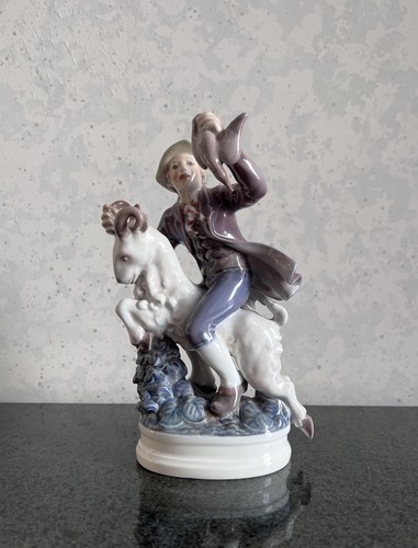Dahl jensen porcelain figurine - porcelain,