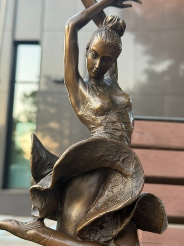 Bronze sculpture woman - woman, statue