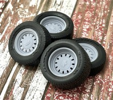 1/24 Scale: 15-inch “Ford
