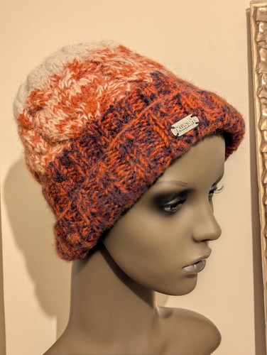 Kusan knitted wool - wool, beanie