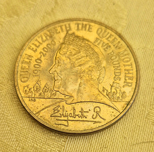 2000 five pounds queen - 2000,