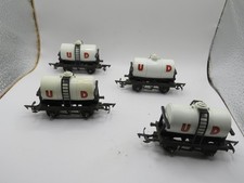 Triang OO R15 Milk wagon x 4