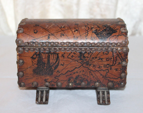 Vintage wooden trunk chest - vintage,