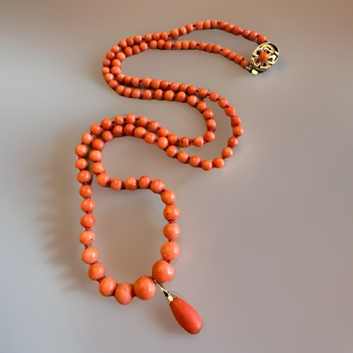 Vintage graduated coral bead - vintage,