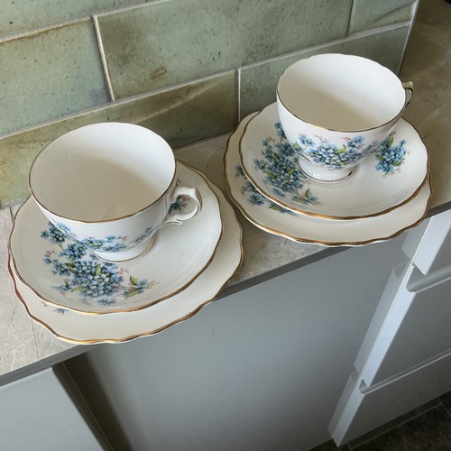 Pair vintage royal vale - royal,