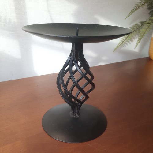 Twisted black wrought - x,