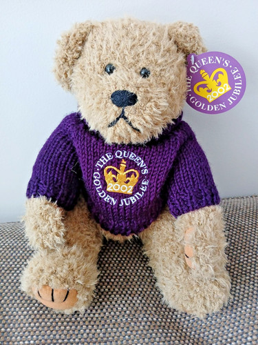Queens golden jubilee - golden, 11"