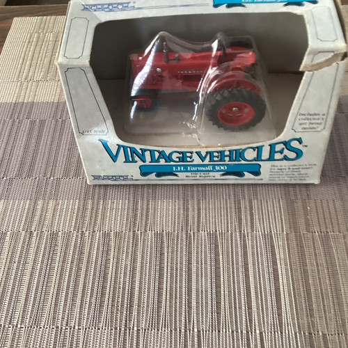 Ertl vintage vehicles - vintage, 2513