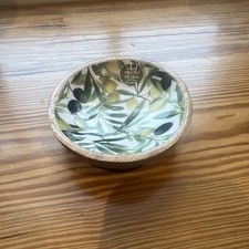 Hand crafted mango wood snack