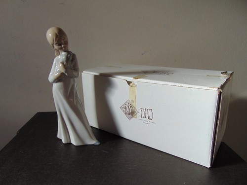Nao lladro 563 with all - by,
