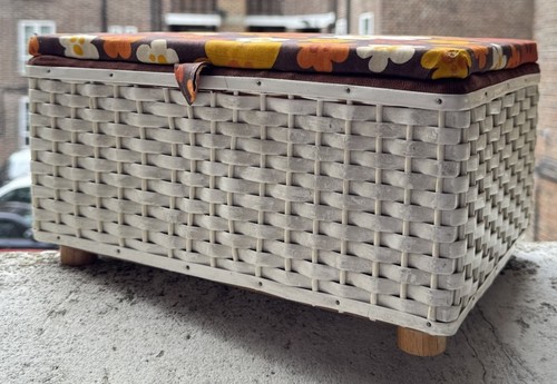 Vintage kitsch mid century - vintage,