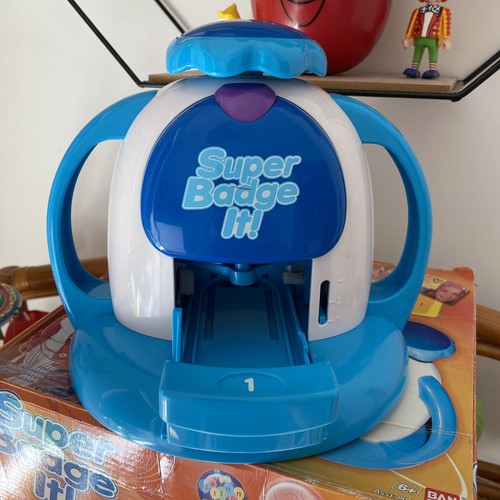 Bandai super badge - bandai,