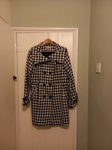 Black and white coat size - white,