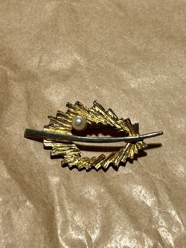 Vintage hollywood brooch - brooch, gold