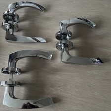 Set of 3 ZIN3112CP Carlisle Brass Polished Chrome Lever Handles on Round Rose