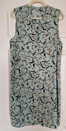 Matalan floral neck - v, button